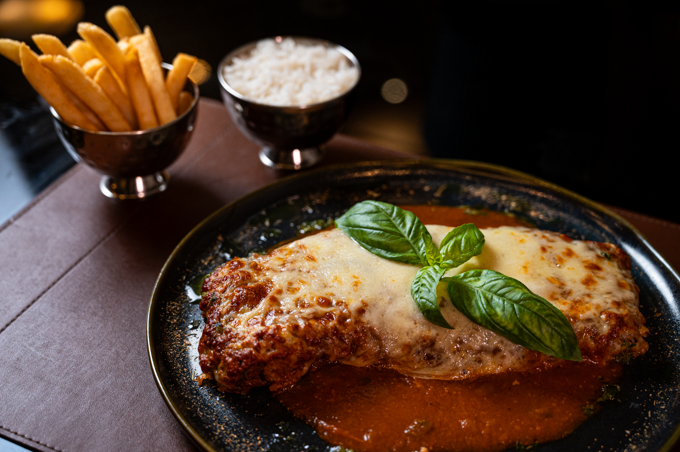 FILÉ A PARMEGIANA
