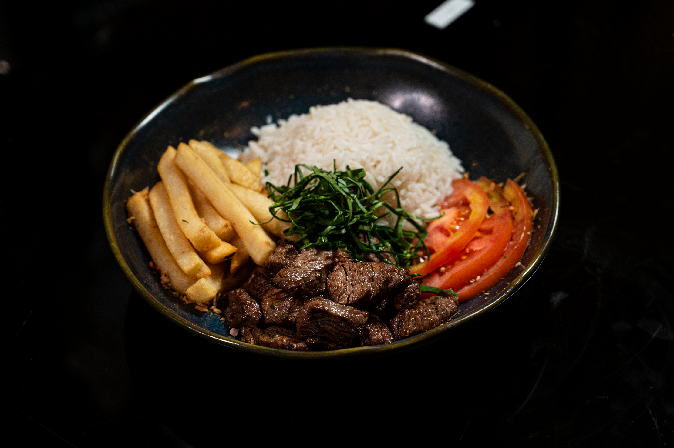 Tiras de Filé Mignon Kids com fritas, arroz e salada